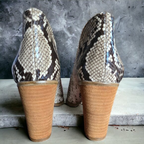NWT VINCE CAMUTO ( 8M) FAMHIDA LEATHER Snake Skin Booties - Picture 6 of 10